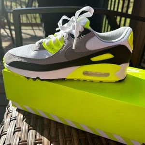 Nike W Air Max 90 size 7.5 women’s size 6 men